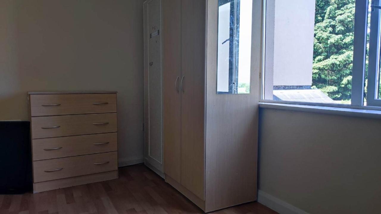 Budget-Friendly Self-Serve Lodging Голвей Екстер'єр фото